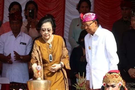 Pukul Kempli Megawati Resmi Buka Pawai Pesta Kesenian Bali Ke 45
