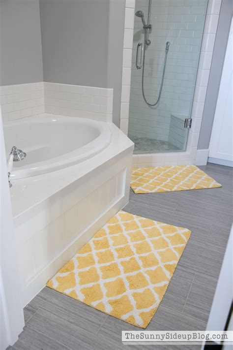 We offer unique bathroom rugs at a discounted price. Girls' bathroom decor - The Sunny Side Up Blog