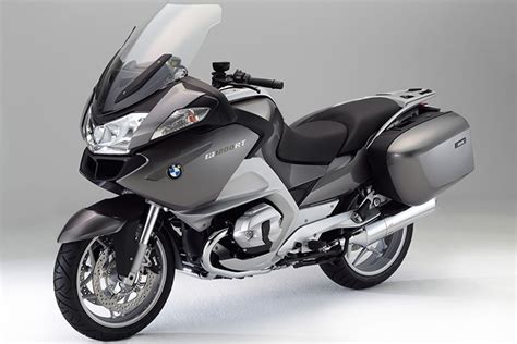 It replaces the r1150r, compared with which it has a 55 lb (25 kg) weight saving and 28% increase in power. BMW R 1200 RT - Tuscany Motorcycle Tours