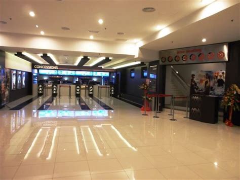 Lotus five star is a cinema chain that began in the 1980s and now operates 24 cinemas. CINEMA LOTUS FIVE STAR PARIT BUNTAR