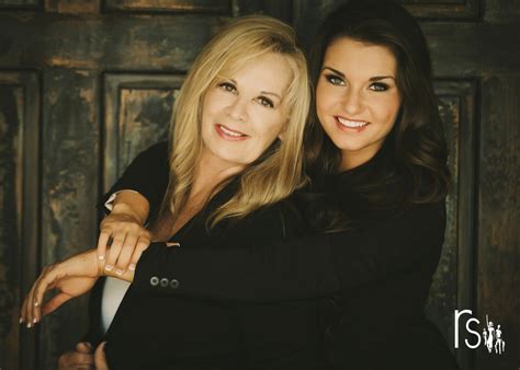Pin By Lexi Nichole On Just A Girl And Her Camera Mother Daughter Photography Mother Daughter