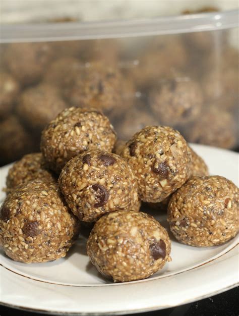 Easy No Bake Oatmeal Chocolate Peanut Butter Protein Balls Recipe Jenns Blah Blah Blog