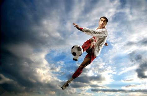 Hey, are you looking for a stylish free fire names & nicknames for your profile? Soccer player stock image. Image of sunset, summer ...
