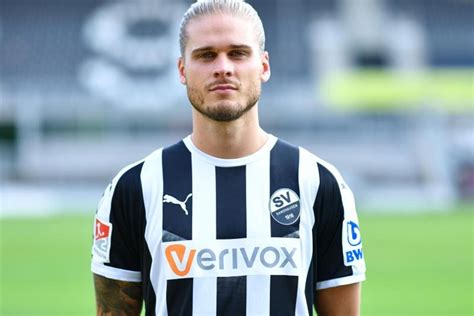 He attracted global attention for more than just his football skills. Sandhausens WM-Spieler Gislason fällt vorläufig aus