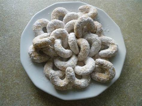 These authentic austrian linzer cookies will be your favorite christmas cookies ever! Vanilice | Recipe | Austrian cuisine, Cookie recipes ...