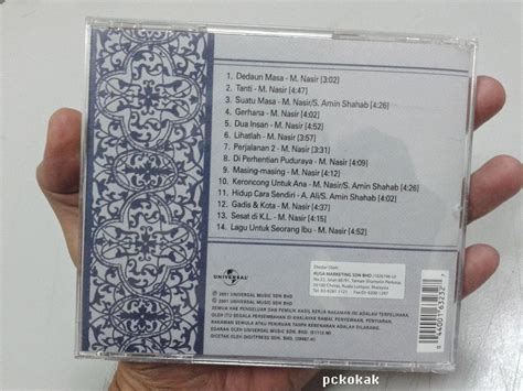 Ibuku mengapa engkau menangis apakah yang kurang walaupun ayah telah tiada itu tak bermakna akhirnya hidup kita ibuku dari itu hentikan tangisan pandanglah masa depan betapa aku cinta padamu pelukanmu menguatkan semangatku duhai ibuku dengarkanlah lagu untukmu. PC kOKak™: cd Best of M. Nasir dengan Kembara