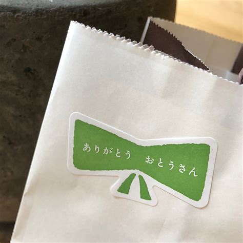 ぺたぺた。 きれいきれい。 撮影者☞【@ft_ta_02 】 #裸足裏 #裸足 #足裏 #汚れた足裏 #どろんこ足裏 #この日の気温10度以下 #泥落としてる時が1番寒くて足指壊死の危険を感じた. 父の日のご注文について | Sweets&Books キノシタ