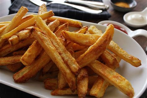 Selbst gemachte Pommes aus dem Backofen voll veggie