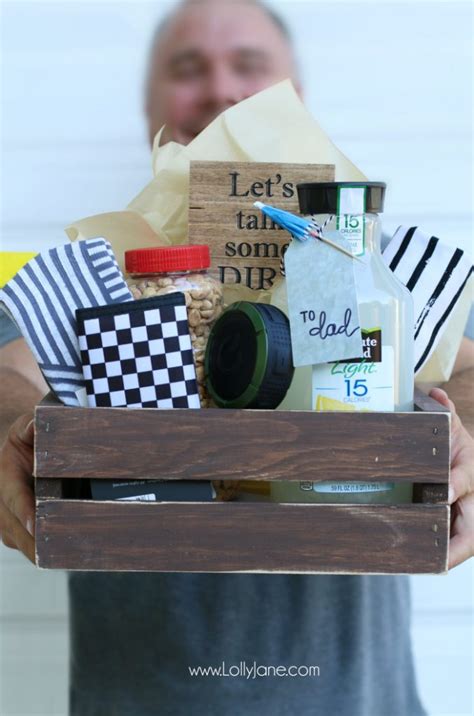 Father's day started in the united states in the early 20th century. diy Father's Day gift basket