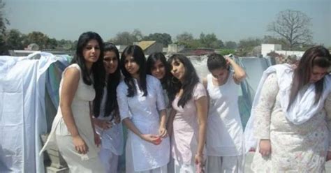 hot n sexy desi school girls playing holi images and wallpapers happy holi 2017 wishes