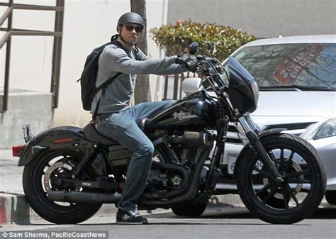 Produzida em metal com detalhes em plástico. Scruffy Charlie Hunnam takes his Harley out for a ride in ...