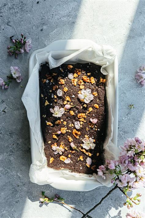 Flourless Chocolate Brownie With Edible Flowers — Sophia Hsin Photography