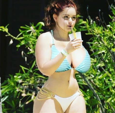 Ariel Winter Photoshopped Boobs The Hollywood Gossip