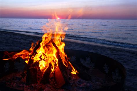 6 Simple Steps To Building The Perfect Beach Fire Premier Firewood