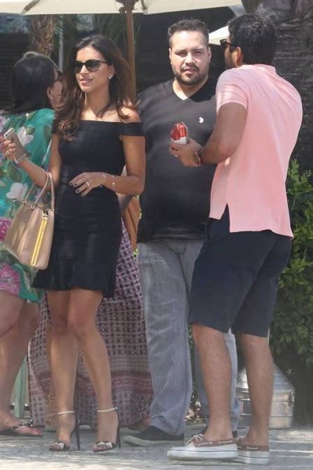 Maybe you would like to learn more about one of these? Mariana Rios, toda elegante, almoça com o namorado e Tiago ...