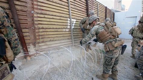 Militares Mexicanos Armados Interrogan A Soldados De Eeuu En El Lado