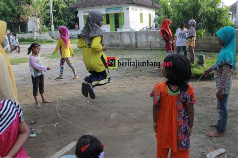 Dolanan Tradisional Lompat Tali Karetan Hallo Jombang