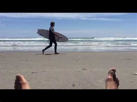 Gaping at the waves at the Mt Beach Наслаждение океаном Новая