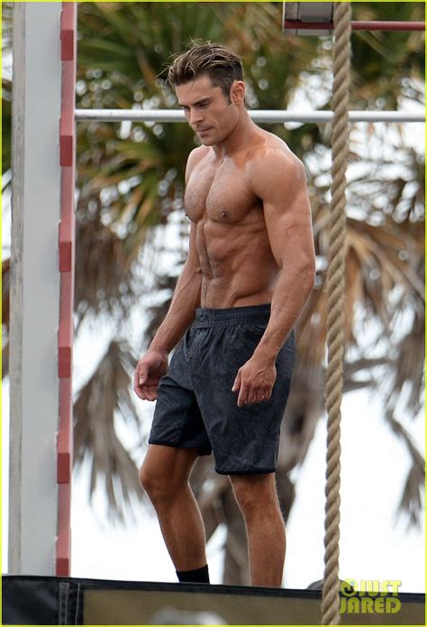 zac efron uses his ripped muscles to complete baywatch obstacle course photo 3600157