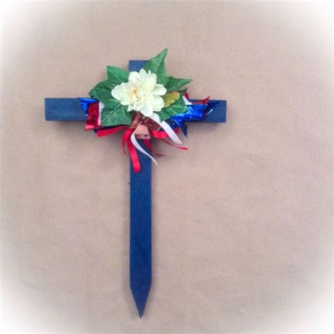 See more ideas about cemetery decorations, grave decorations, cemetery flowers. Memorial Day Grave Decoration | Cemetary decorations ...