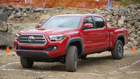 Getting Dirty With The 2016 Toyota Tacoma Trd Off Road Pictures Cnet