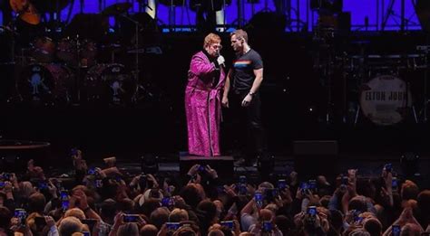 VÍdeo Elton John Y Taron Egerton Cantan Juntos En Vivo Una Emocionante