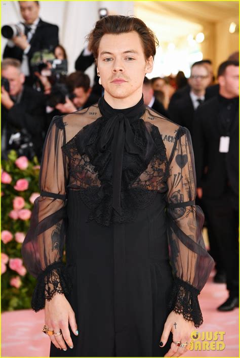 Harry Styles Wears Gucci For His First Met Gala Photo 4284897