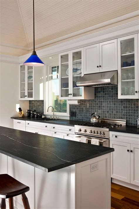 Incredible Kitchen Backsplash Ideas For White Cabinets Black Countertops Decor