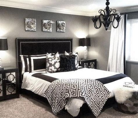Black And White Modern Bedroom Decor Bedroomcolors In 2020 White Bedroom Decor Master