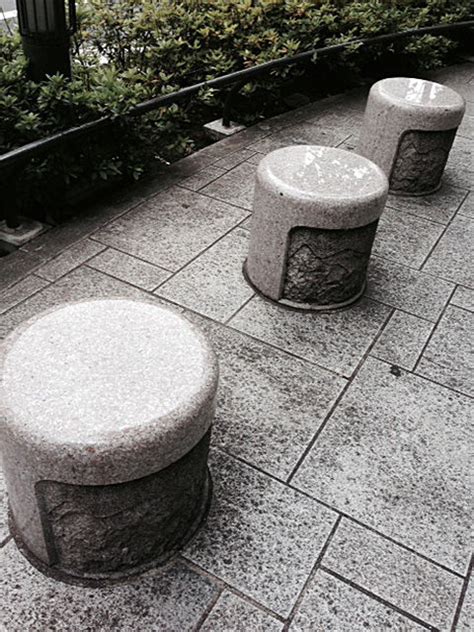 石のある生活 をデザインするINADAインサイドストーリー 日陰の石椅子 livedoor Blogブログ