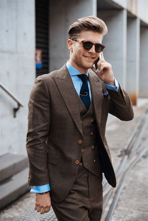 There are few events at which a man in a good looking suit will be out of place, particularly if the man has a firm grasp of fashion and an understanding of his personal style. Amazing brown suit! Perfect combination! | Mens clothing ...