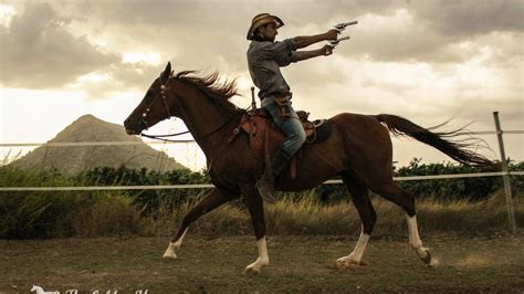 Man with cowboy hat and gun. RAMONSTUNT - HORSE COWBOY & GUN SPINNING - YouTube