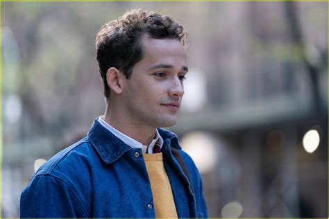 Gossip Girl S Joshua Safran Confirms There Are Cliffhangers At End Of Season Photo