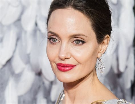Angelina Jolie Has The Secret To A Perfect Red Lip For Party Season Vogue