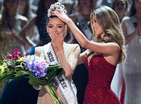 Miss South Africa Demi Leigh Nel Peters Crowned Miss Universe 2017 E