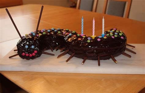 Jetzt ausprobieren mit ♥ chefkoch.de ♥. Raupenkuchen zum 3.Geburtstag (mit Bildern) | Raupe kuchen ...