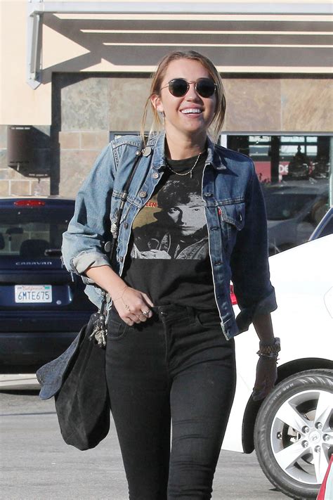 Miley Cyrus Running Erands In Studio City 4th January Miley Cyrus