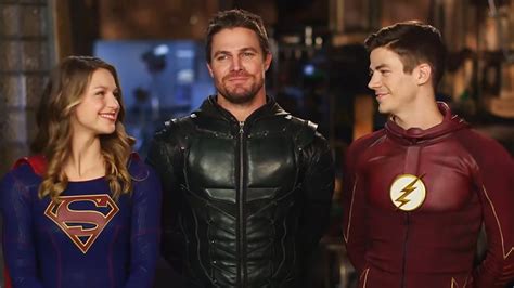 Review The Flash Supergirl Arrow Legends Of Tomorrow Crossover — Invasion Movies