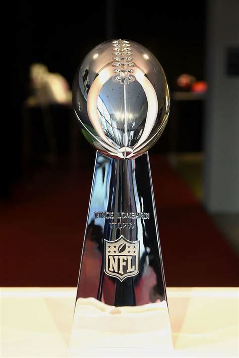 Vince Lombardi Trophy How Much Is The Super Bowl Trophy Worth Weight