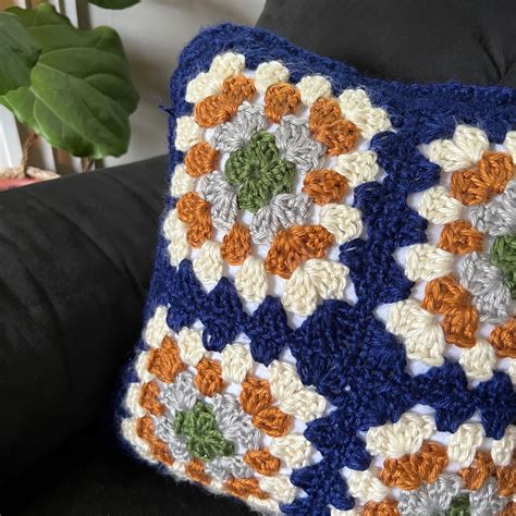 Grannys 4 Square Pillow Free Crochet Pattern Granny Square Crochet Foundry Blog Hop With