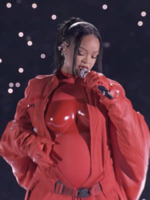 Super Bowl Lvii Rihanna Berrascht Mit Babybauch Laut De News