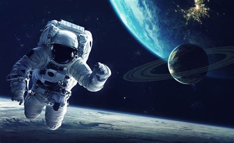 لماذا يرتدي رواد الفضاء بدلات بيضاء اللون؟ منتدى الفرح المسيحى