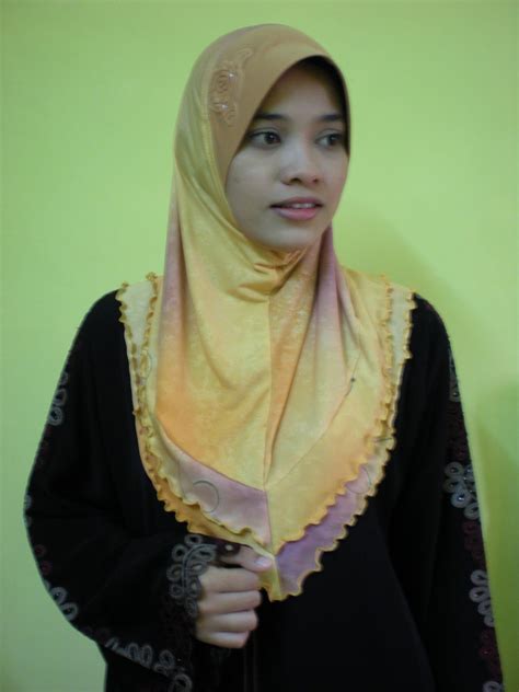 Corak batik modern online dirancang dalam bergaya sesuai keinginan dari batik modern yang terbaik serta memiliki corak yang menarik. tudung corak batik abstract bunga timbul | cangguncam fesyen