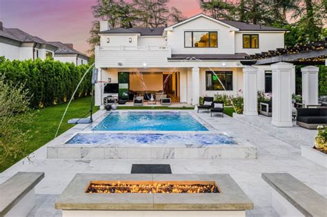85 Million Modern Farmhouse In Encino Provides The Ultimate Luxury