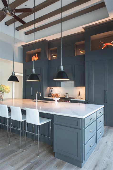 Stunning Cottage Kitchen With Dark Cabinets White Quartz Countertops