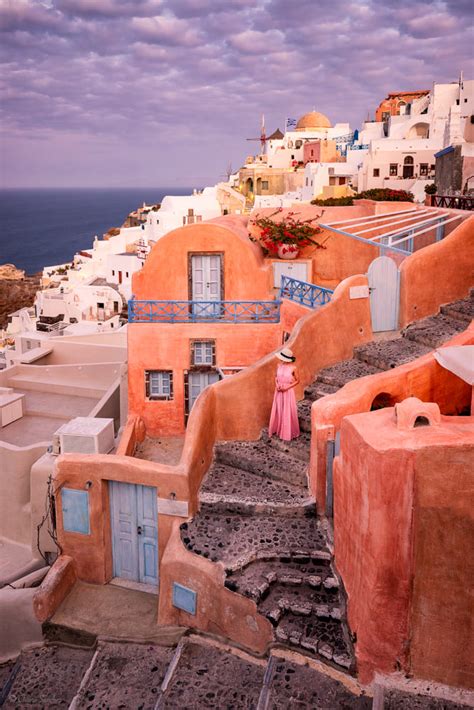 Cave Houses Oia Santorini Greece In 2020 Santorini Oia Santorini