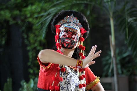 Tari Topeng Kesenian Situs Budaya Indonesia