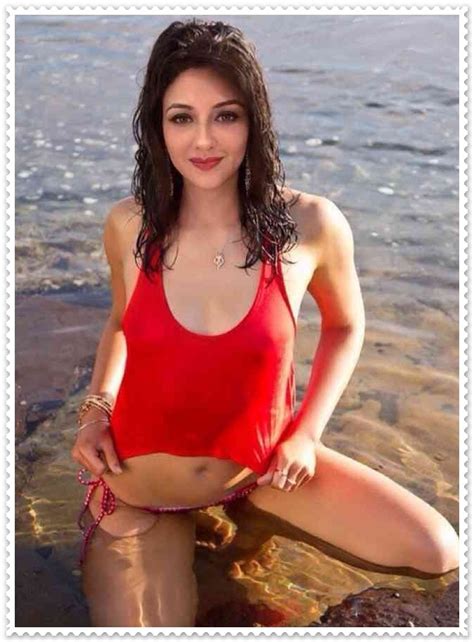 Bhabhi Ji Ghar Par Hai Actress Saumya Tandon Hot Pics Unseen