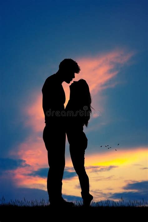 Couple Kissing Silhouette At Sunset Stock Illustration Illustration Of Kiss Emotion 168693267