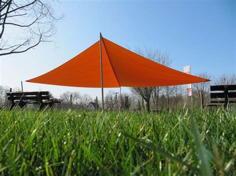 Garten & freizeit > gartenmöbel & spiele > sonnenschirme & sonnensegel > sonnenschirme tectake, ob auf der terrasse, im garten oder auf dem balkon: Sonnensegel im Garten einer Seniorenresidenz in Kamp ...